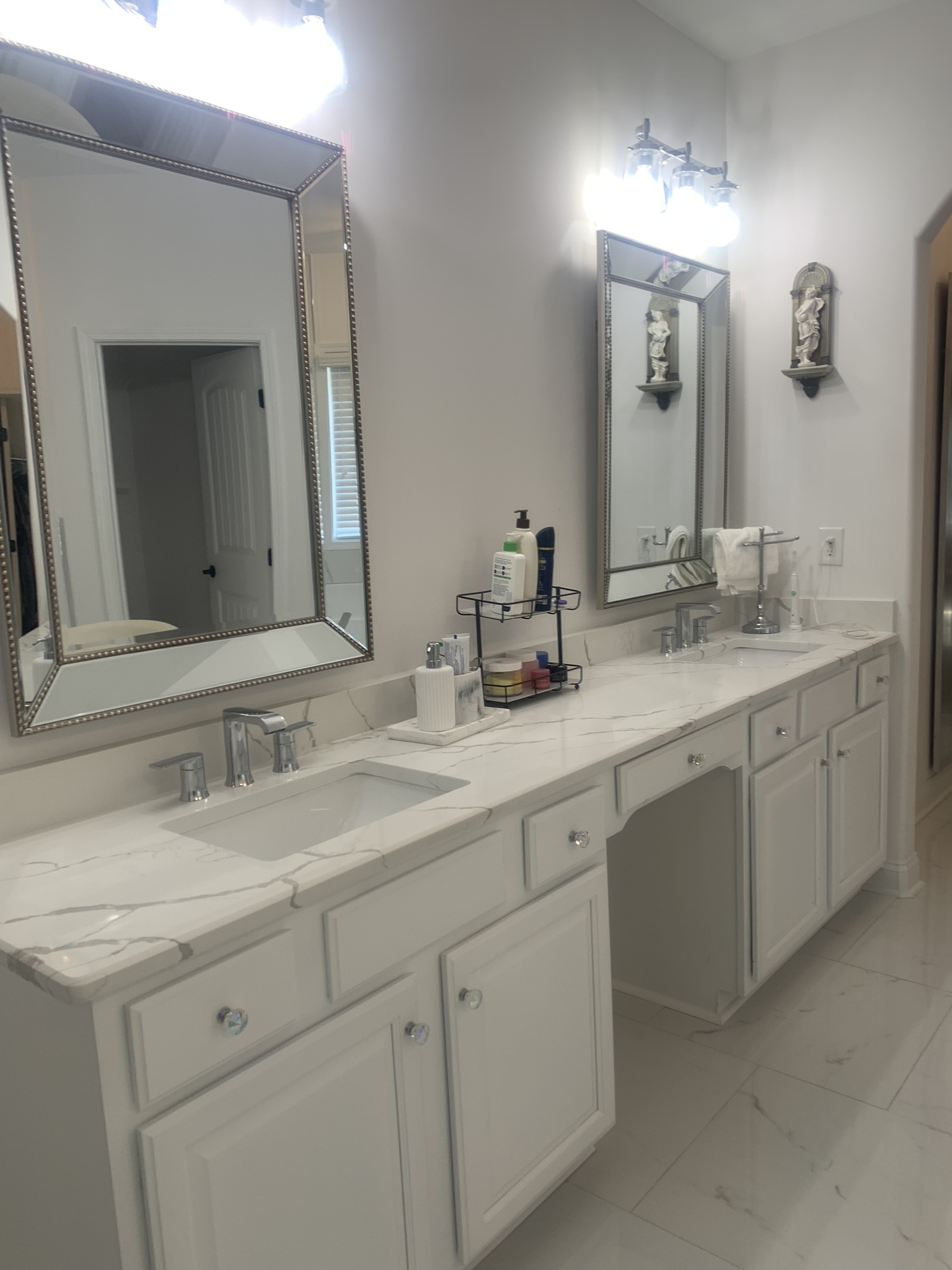 Luxury Double-Vanity Quartz Countertop & Dual Mirrors