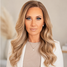 Author and founder of The Thriving Mom Reset