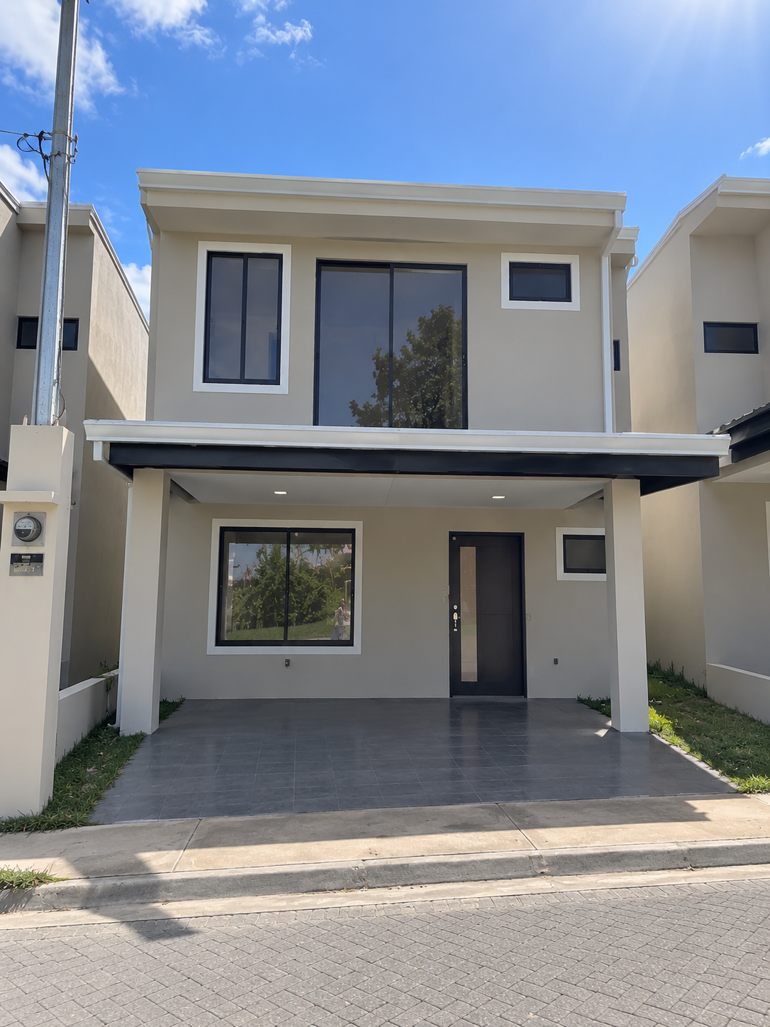Casa moderna de dos plantas en Condominio El Bosque, Cartago