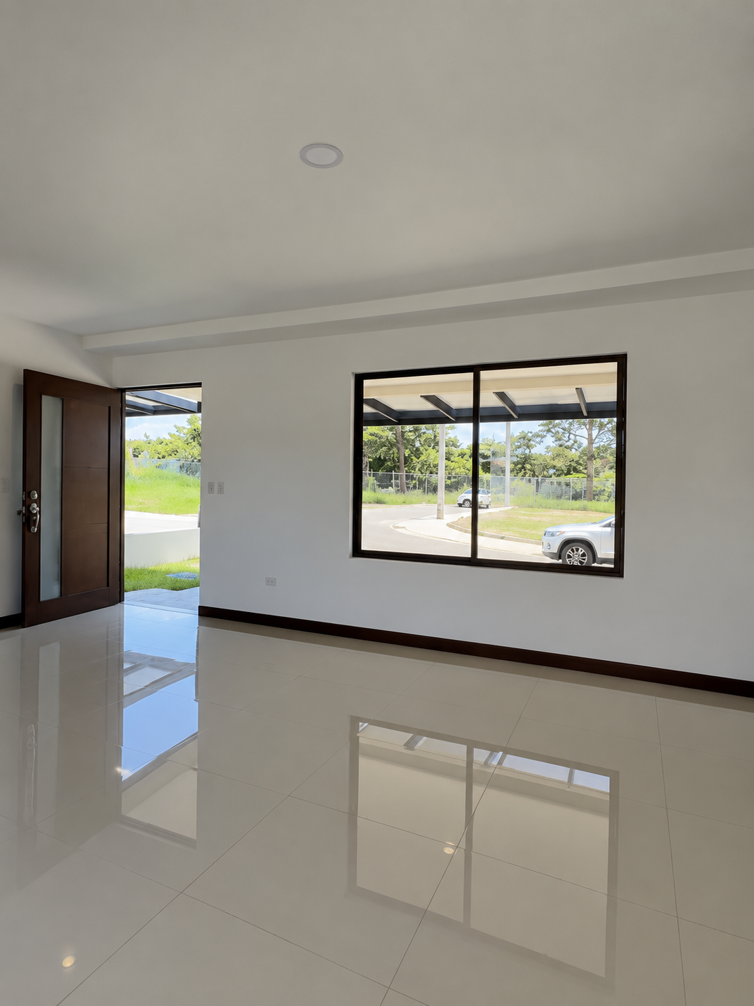 Sala de estar moderna con tonos beige y negro
