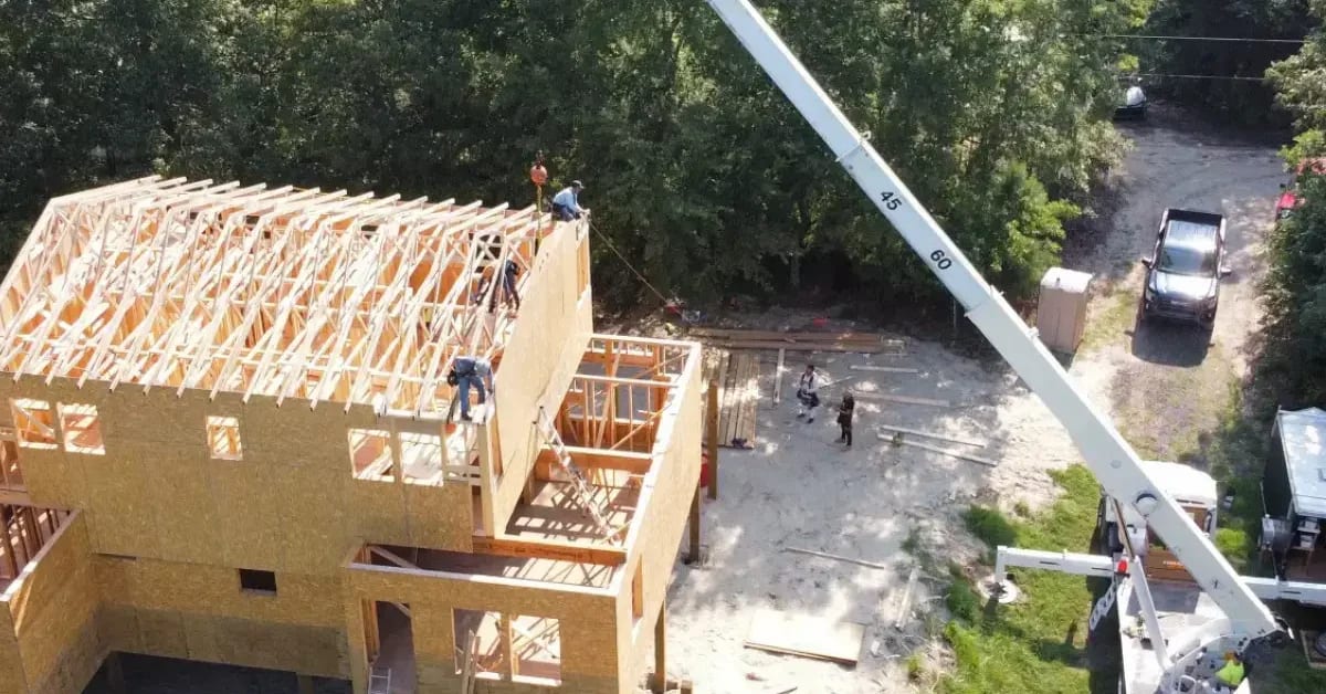 Albemarle crane at work on the Outer Banks