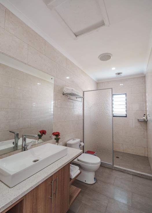 Room 201's ensuite bathroom