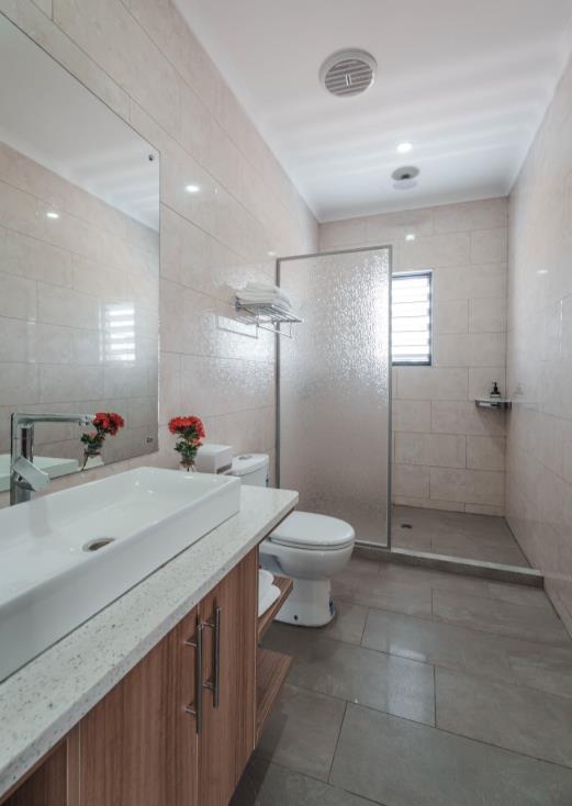 Room 203's ensuite bathroom