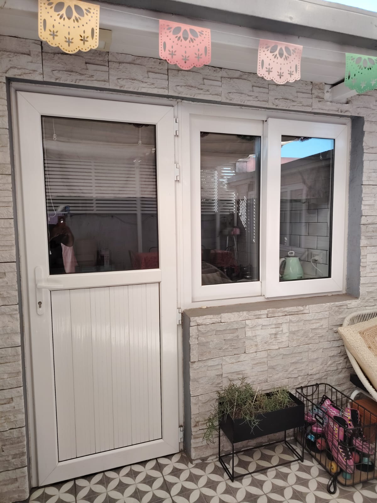 Puerta y ventana de patio