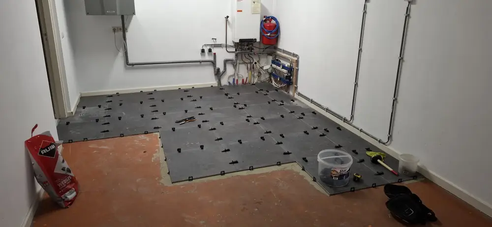 Vloorreparatie tegelvloer en laminaat in Helvoirt