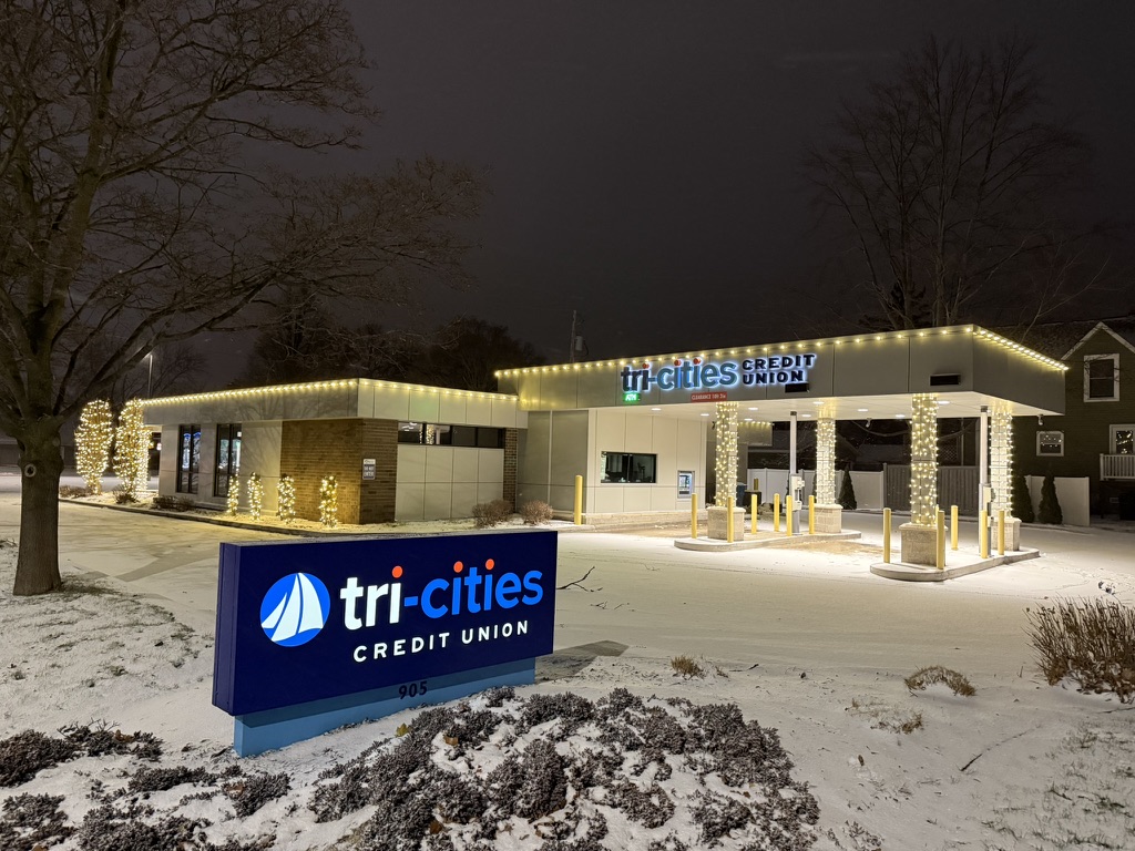 Aurora Premier Lighting commercial holiday lighting project 3
