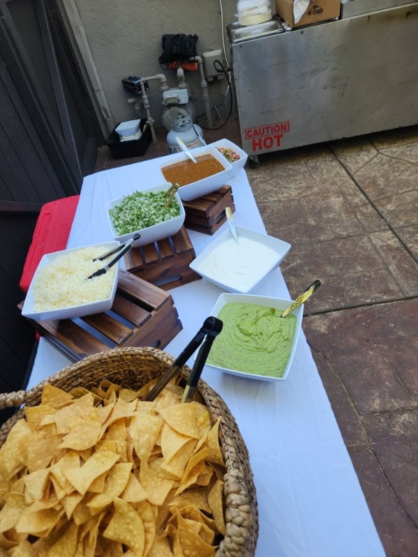 Live Comal & Patio Salsas Station