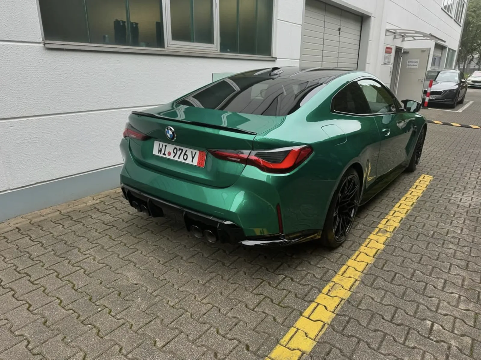 BMW M4 Competition grün mit WI Kennzeichen