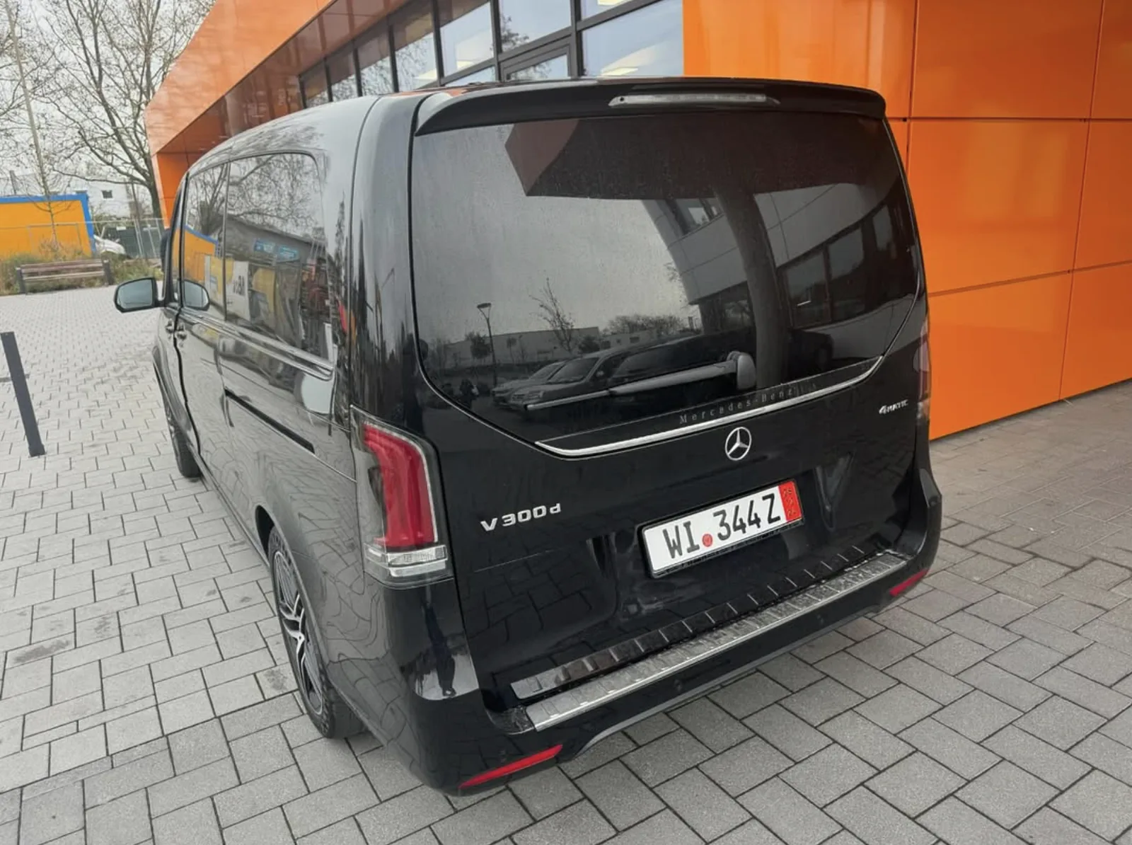 Mercedes-Benz V 300d mit Kurzzeitkennzeichen WI 344Z