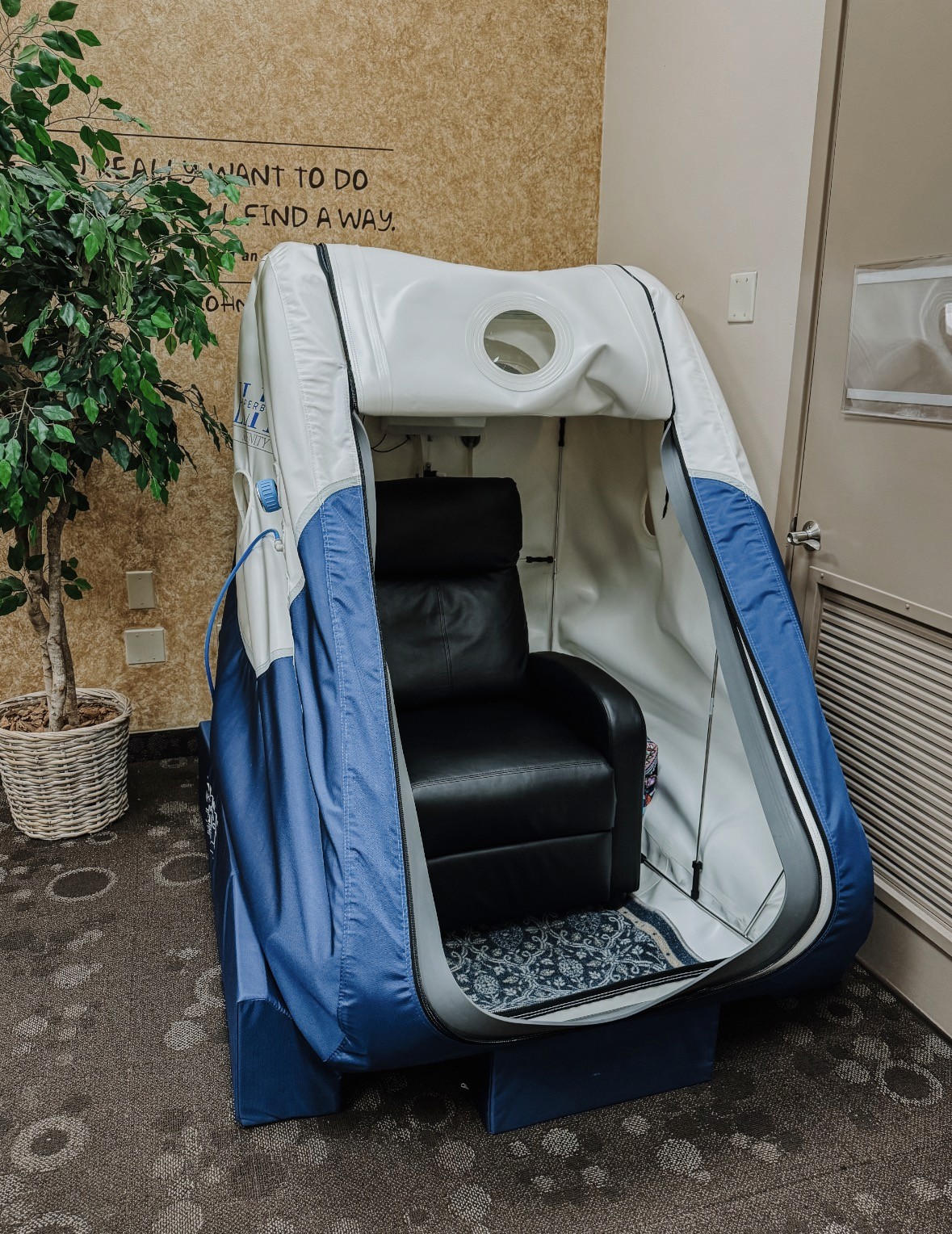 Hyperbaric chamber at OasisPlus Therapies