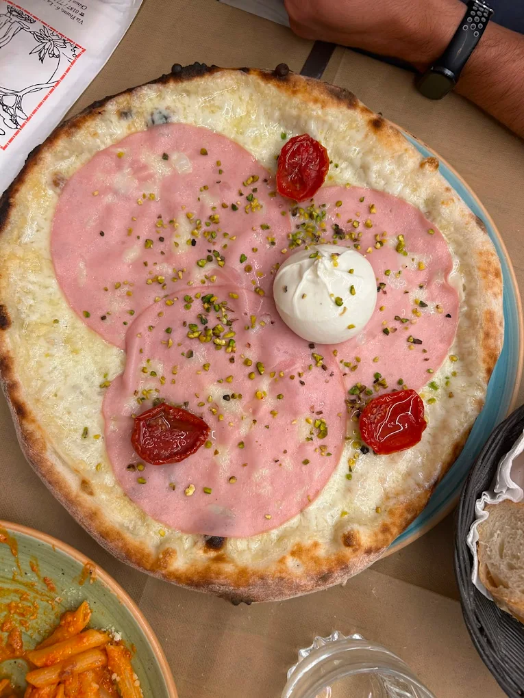 Pizza Gourmet Mortadella, Burrata e Pistacchio