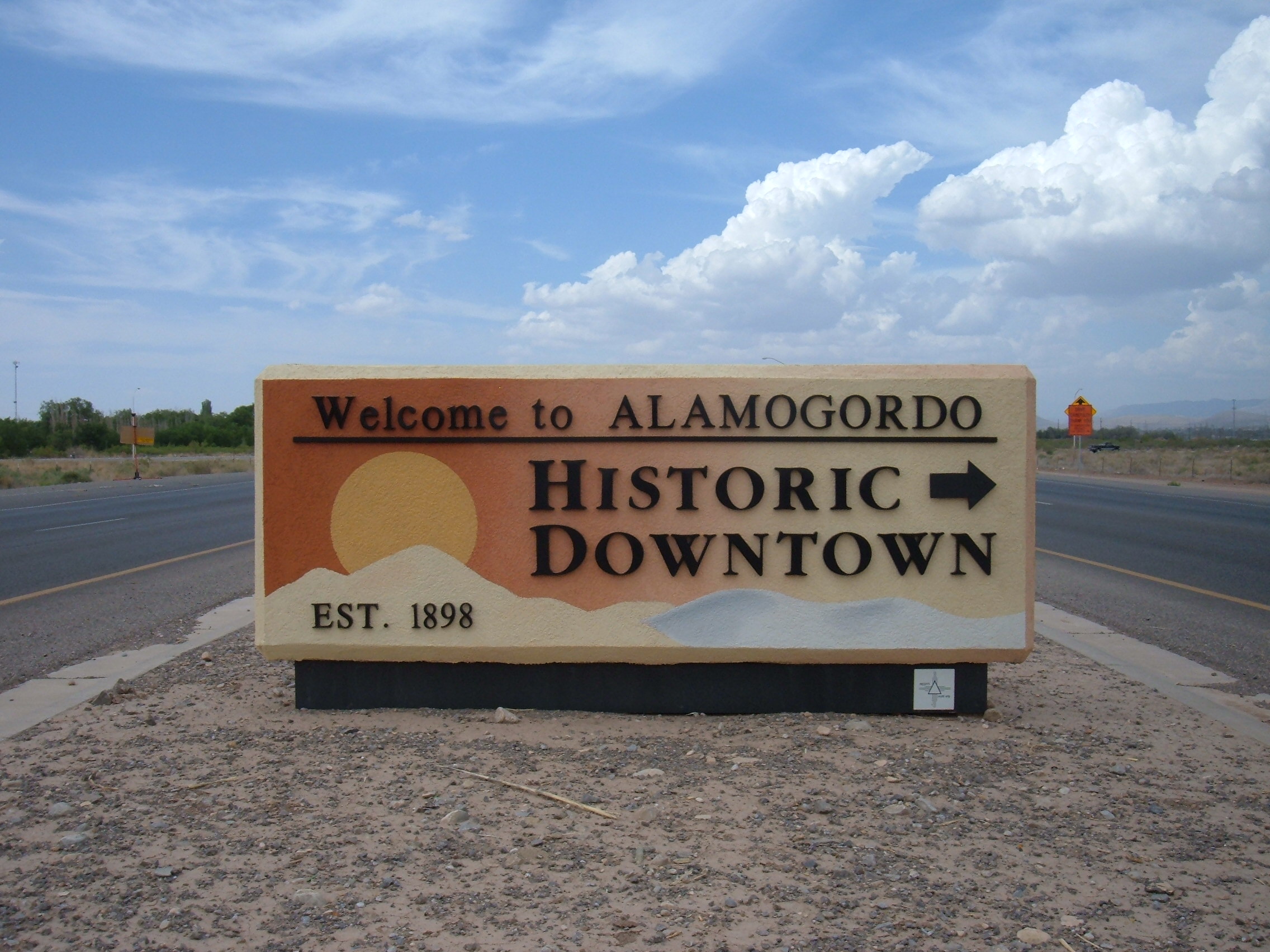 Monument sign on the highway reading Welcome to Alamogordo Historic Downtown, established 1898