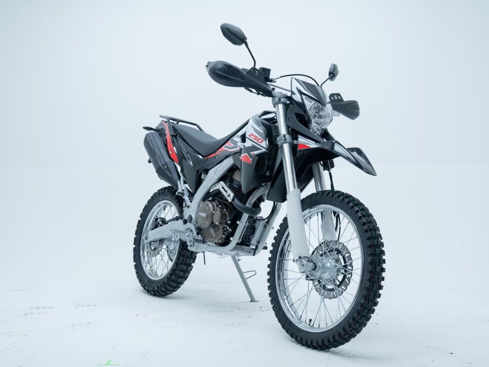 Genesis SX3 250 ángulo frontal tres cuartos derecho
