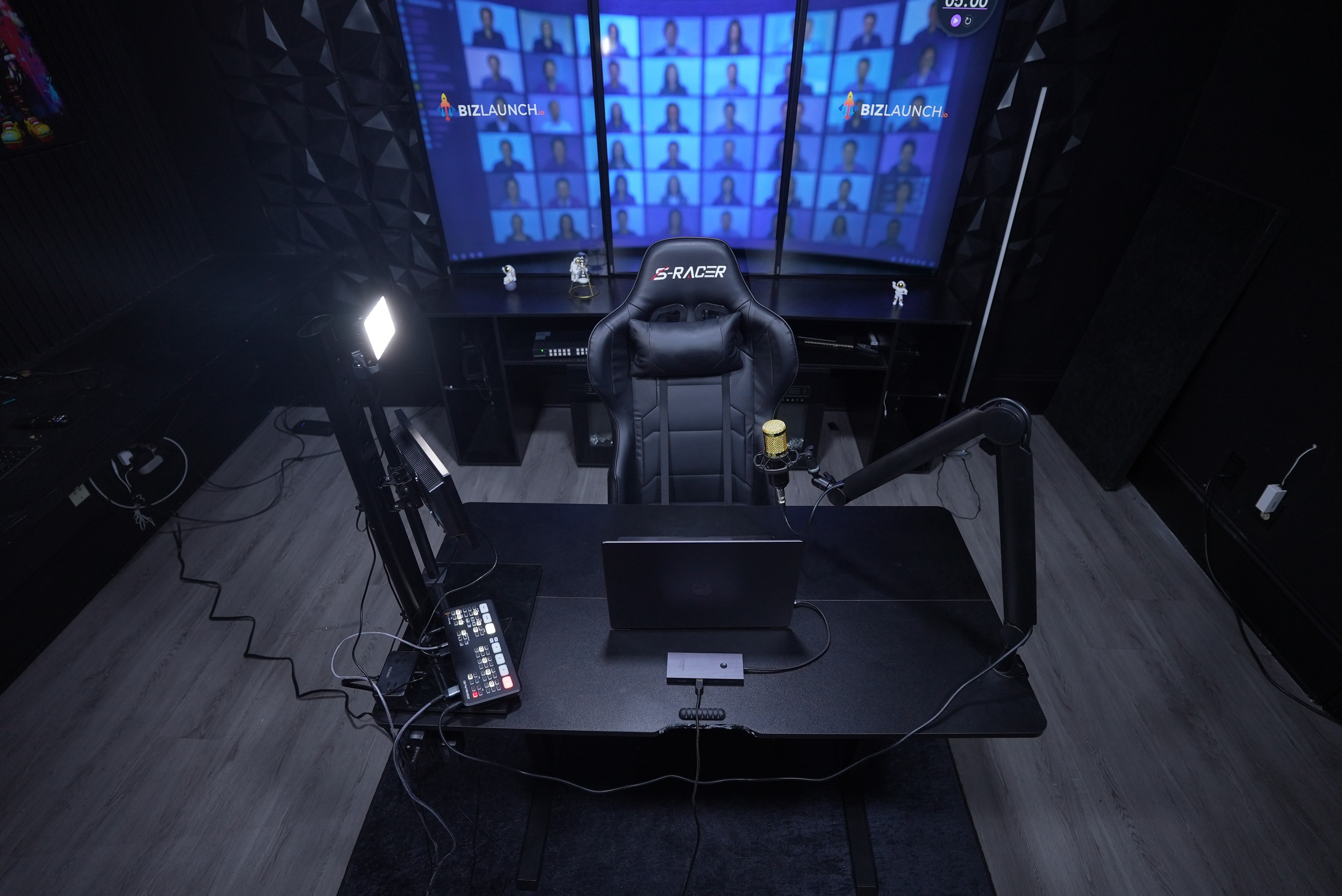 Director console & multi-screen playback — Video Sales Letter Room