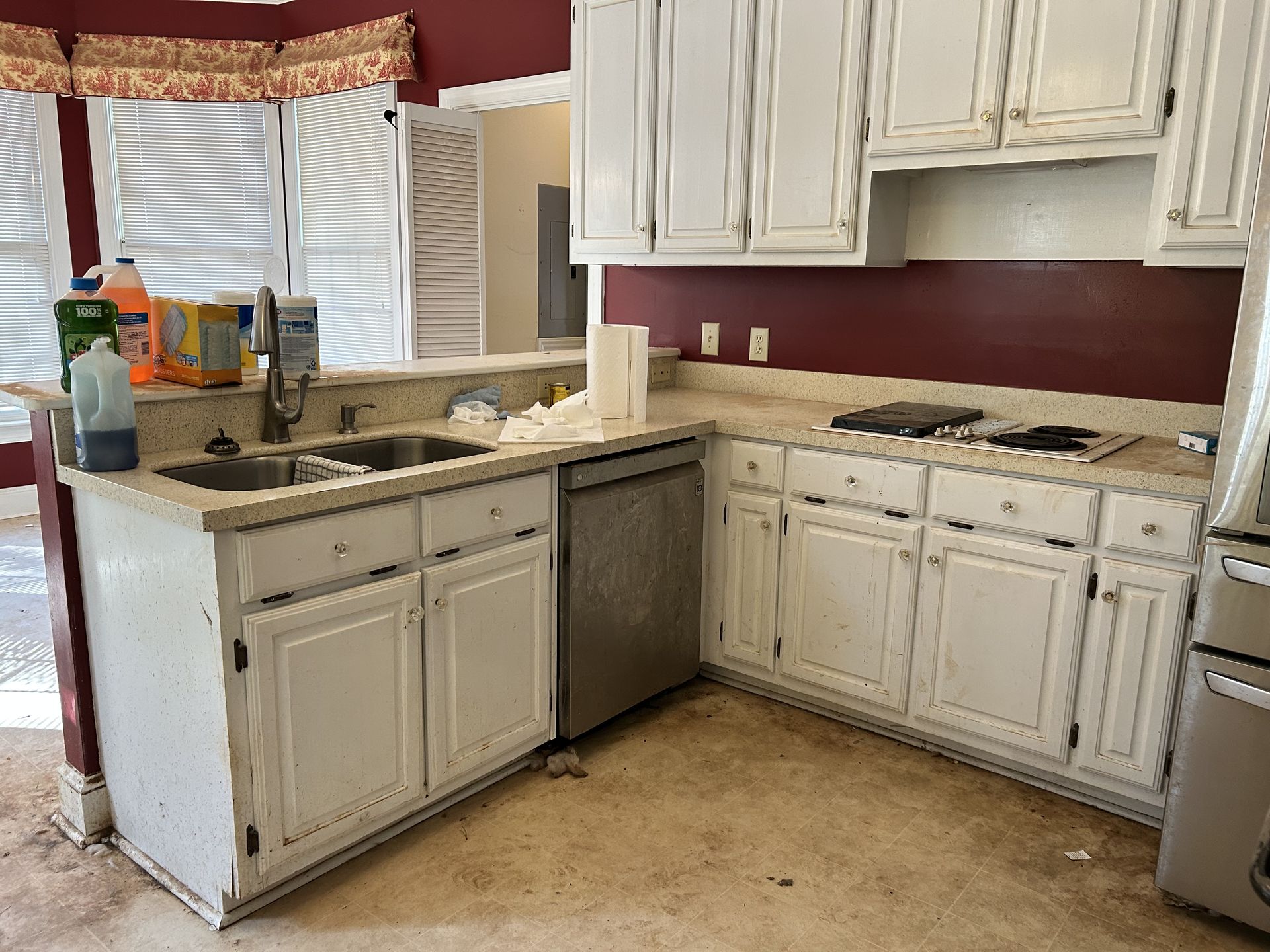 Grand Oaks kitchen in Chapel Hill before cabinet and interior painting