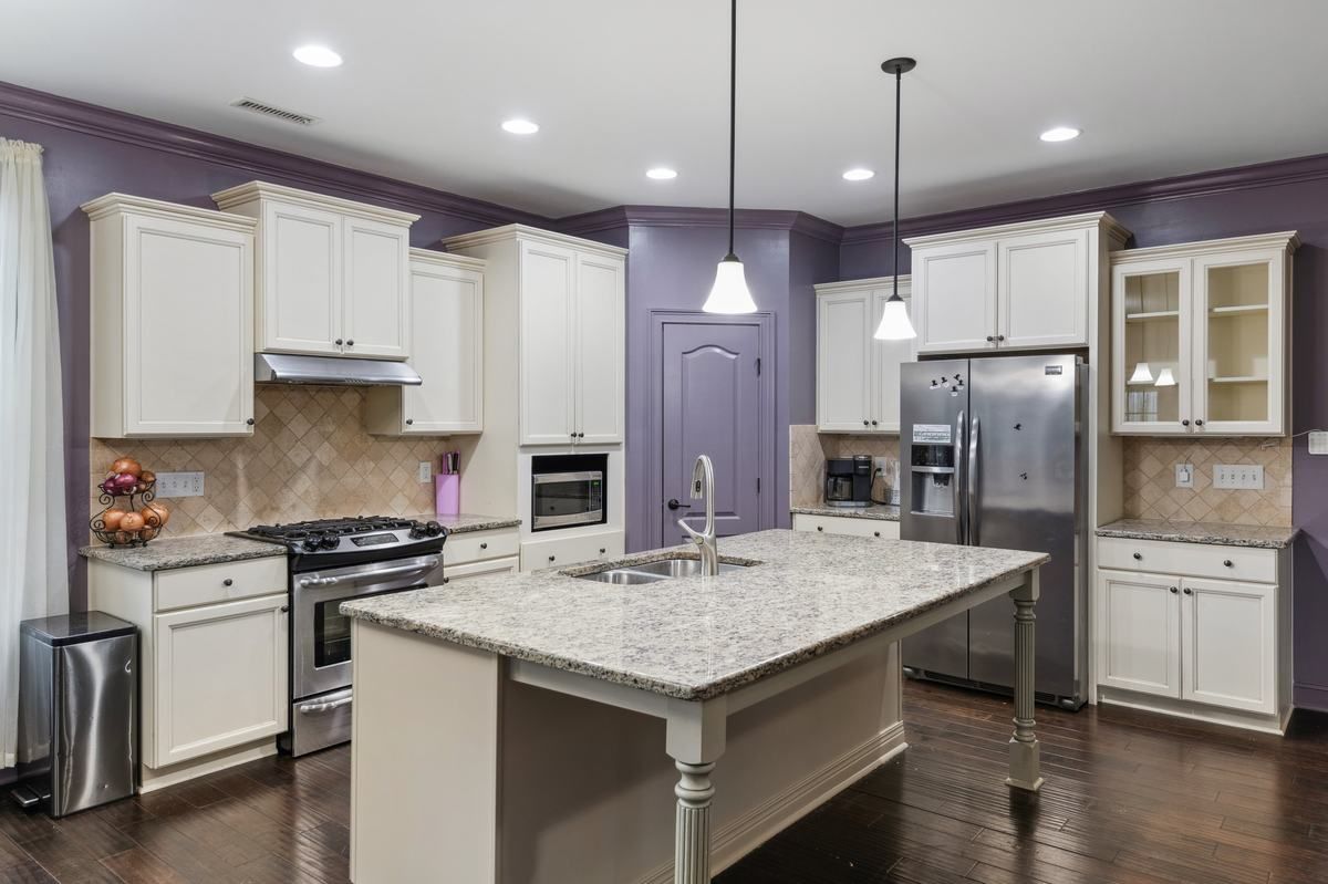 Alligator Lake kitchen in Raleigh before remodeling and painting