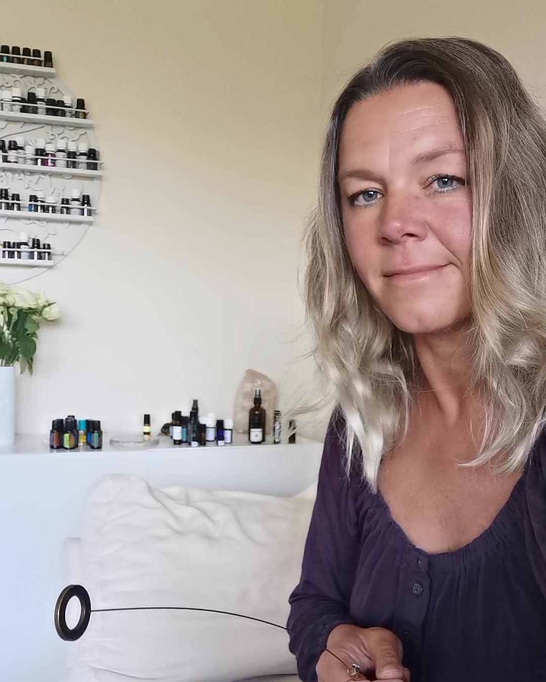 Simone Kroner bei der Austestung mit Kinesiologie und Tensor