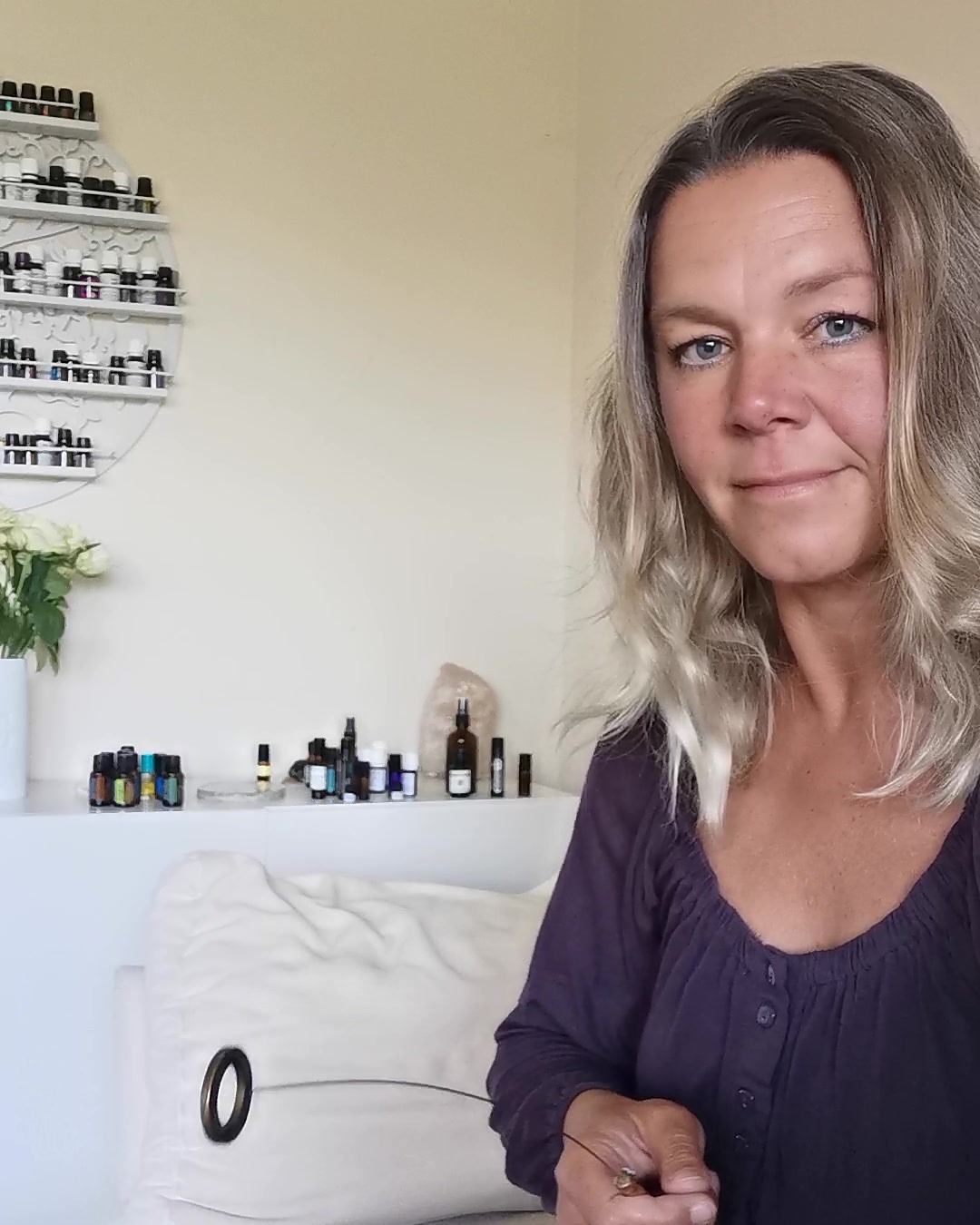 Simone Kroner bei der Austestung mit Kinesiologie und Tensor