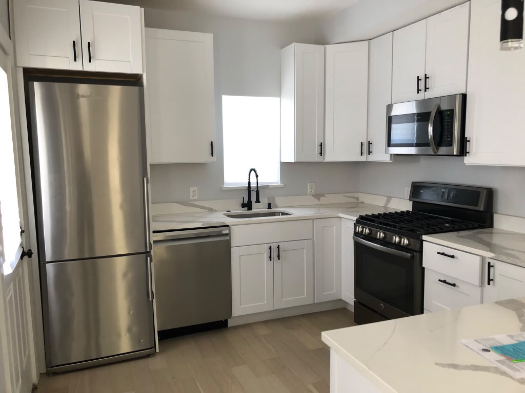 Modern White Kitchen with Calacatta Quartz — Kitchens