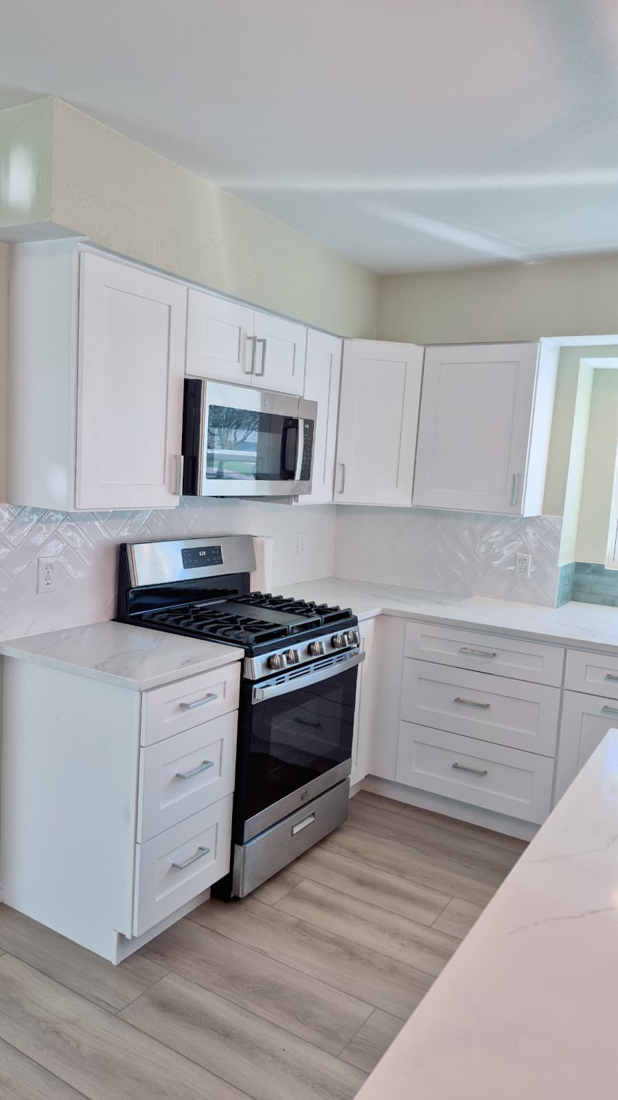 Beautifully remodeled kitchen by Sevilla Remodeling LLC
