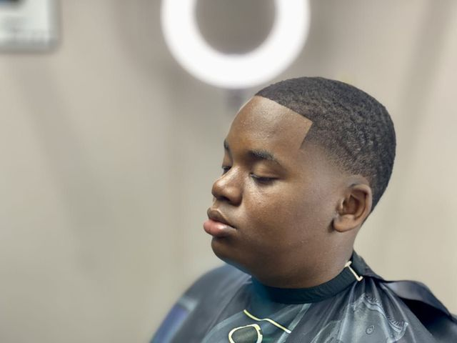 Clean 360 wave pattern with detailed temple taper and hairline line-up