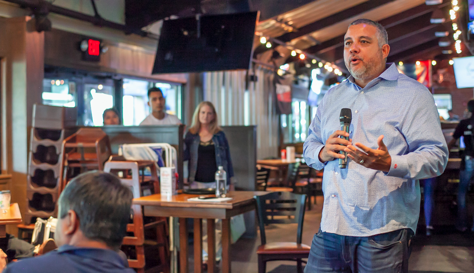 Rich Munroe speaking to real estate investors