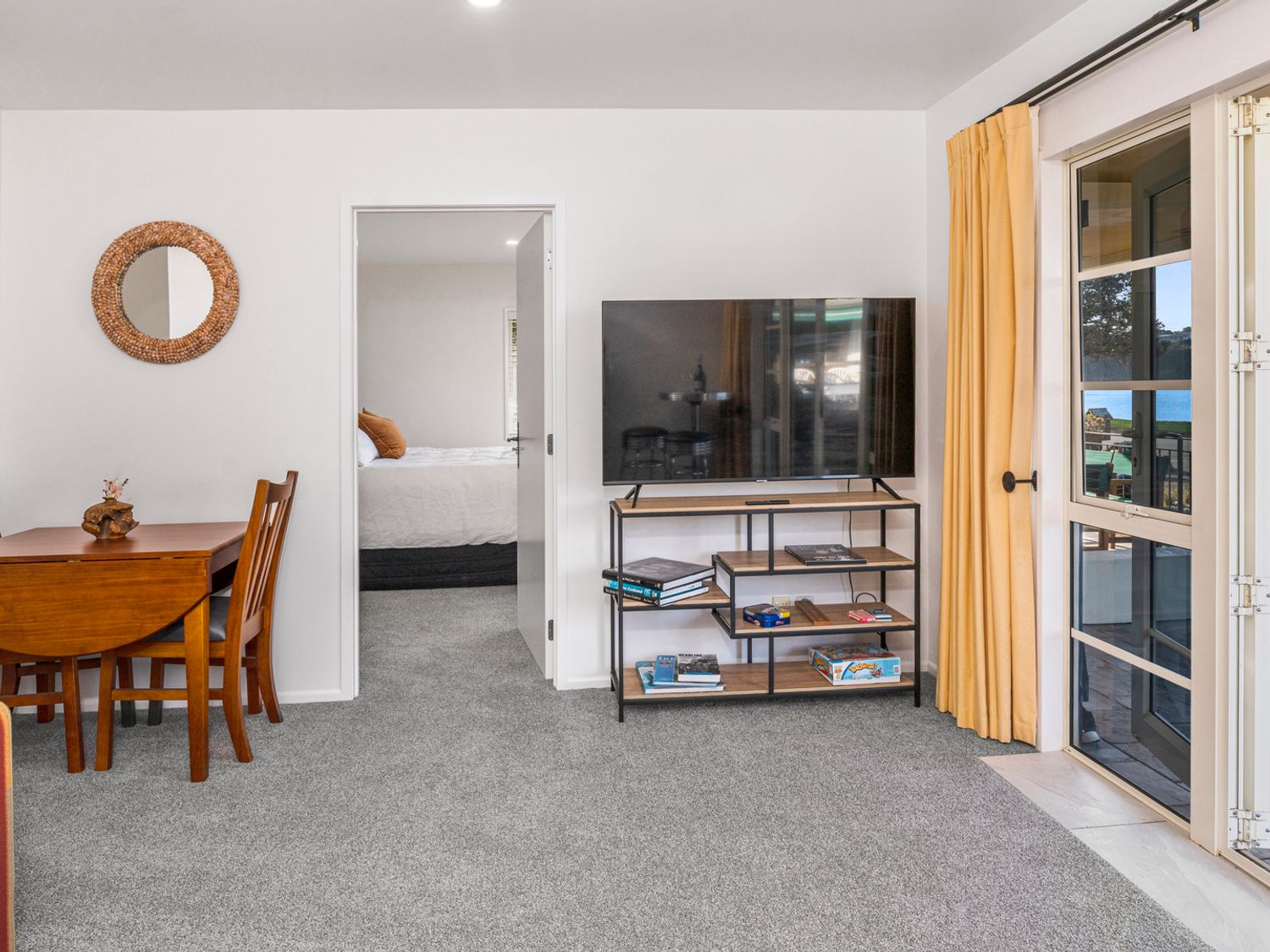 Beachfront Beauty holiday accommodation at Arkles Bay