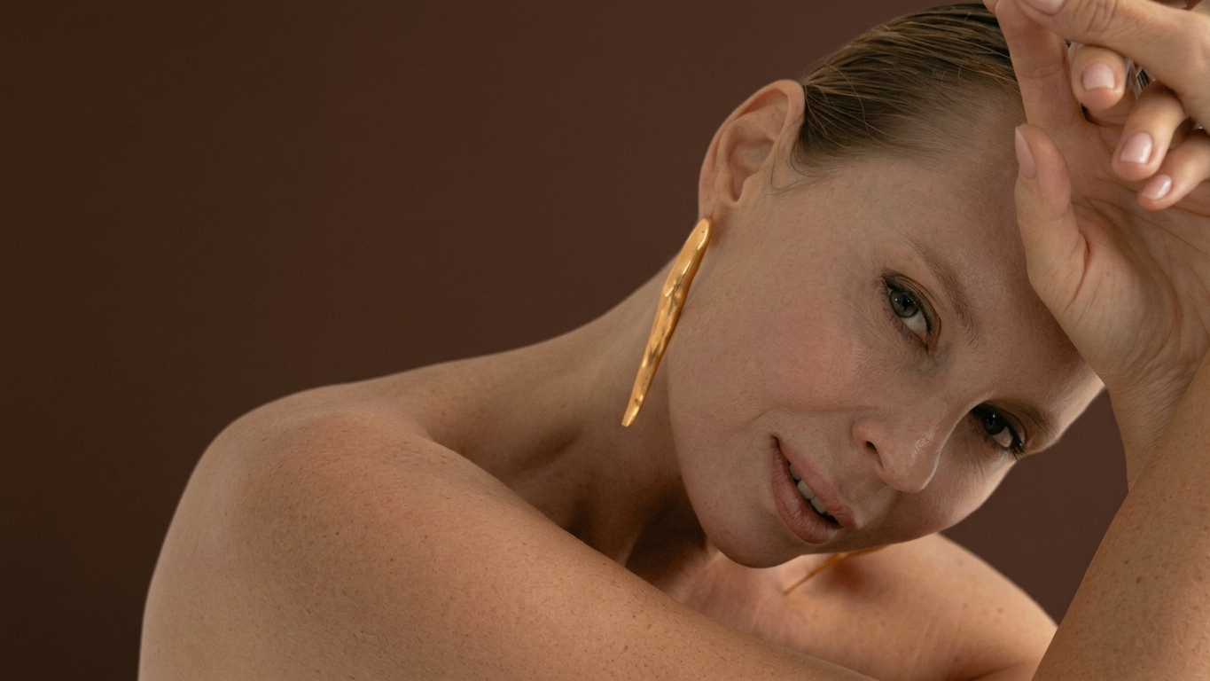 KARKIRA editorial portrait night desktop — Permanent Makeup by Kira Donlon