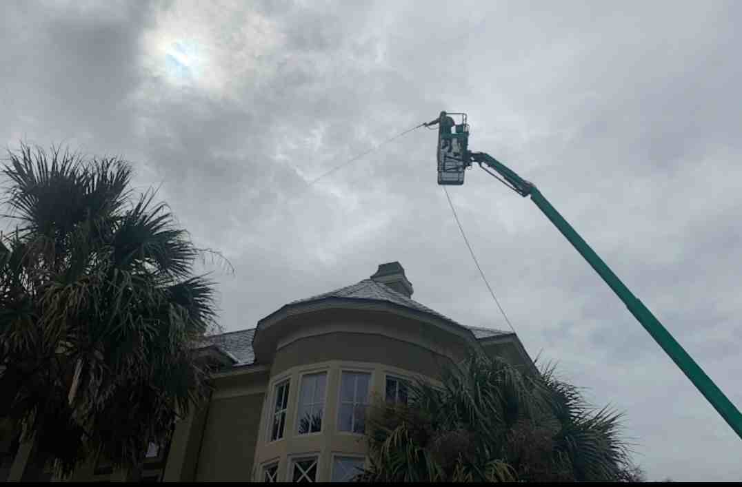 Commercial building exterior high-reach pressure washing in South Georgia