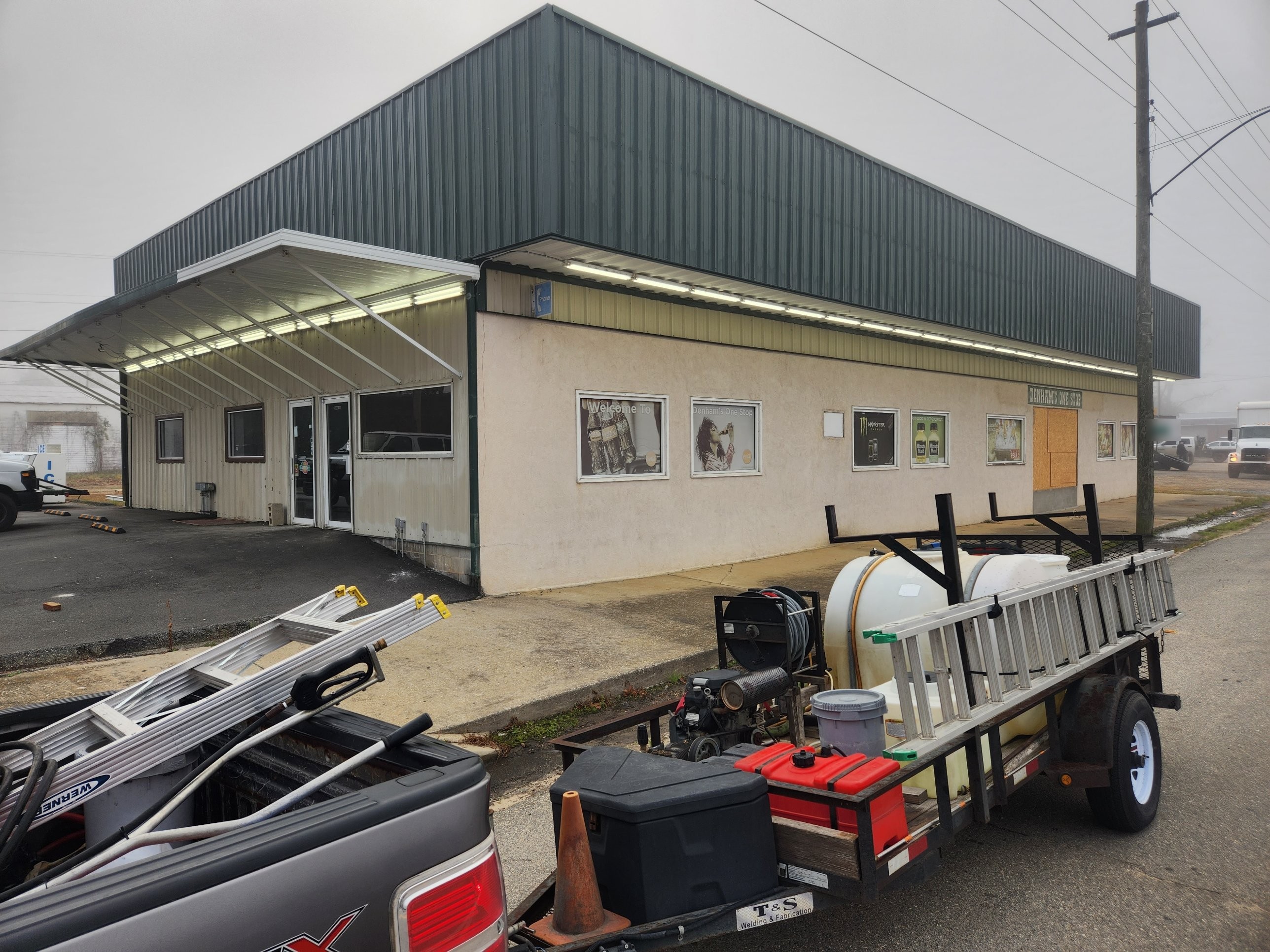 Mr Power Clean Pressure Washing truck and wash trailer at a commercial retail building in South Georgia