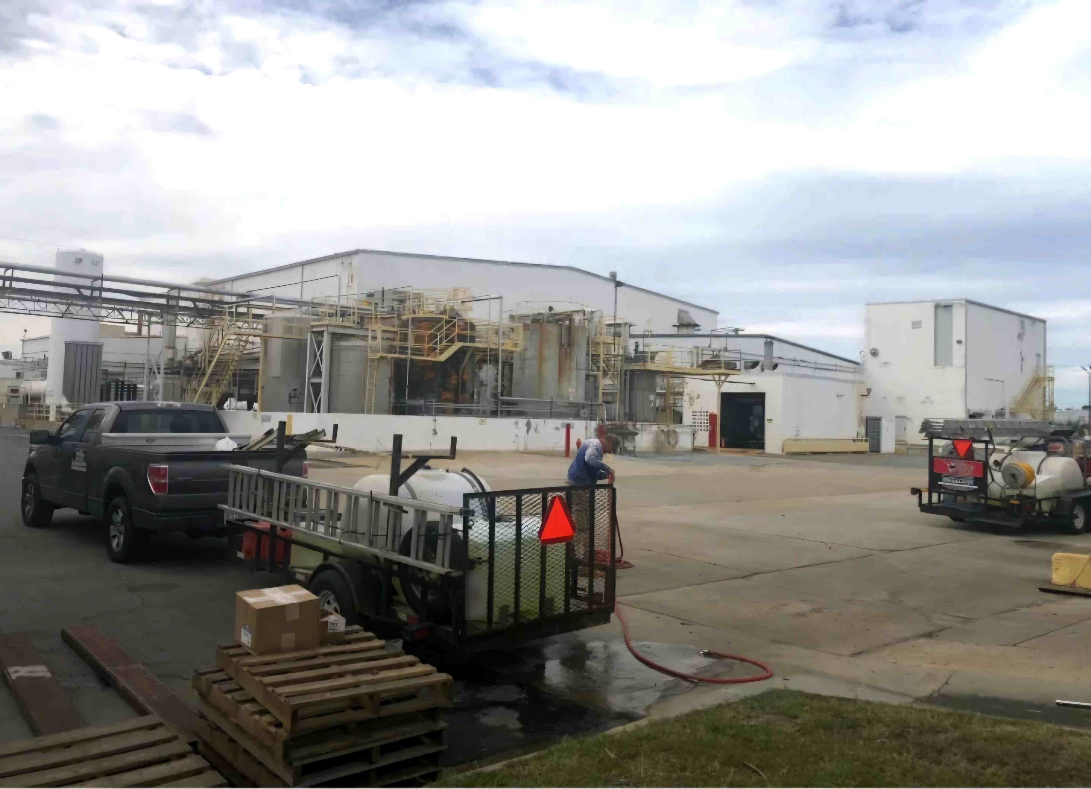 Mr Power Clean industrial facility and large commercial building pressure washing in South Georgia