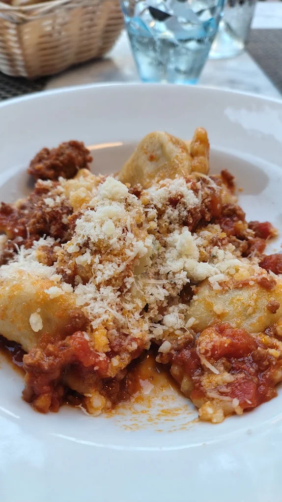 Ravioli di carne al ragù
