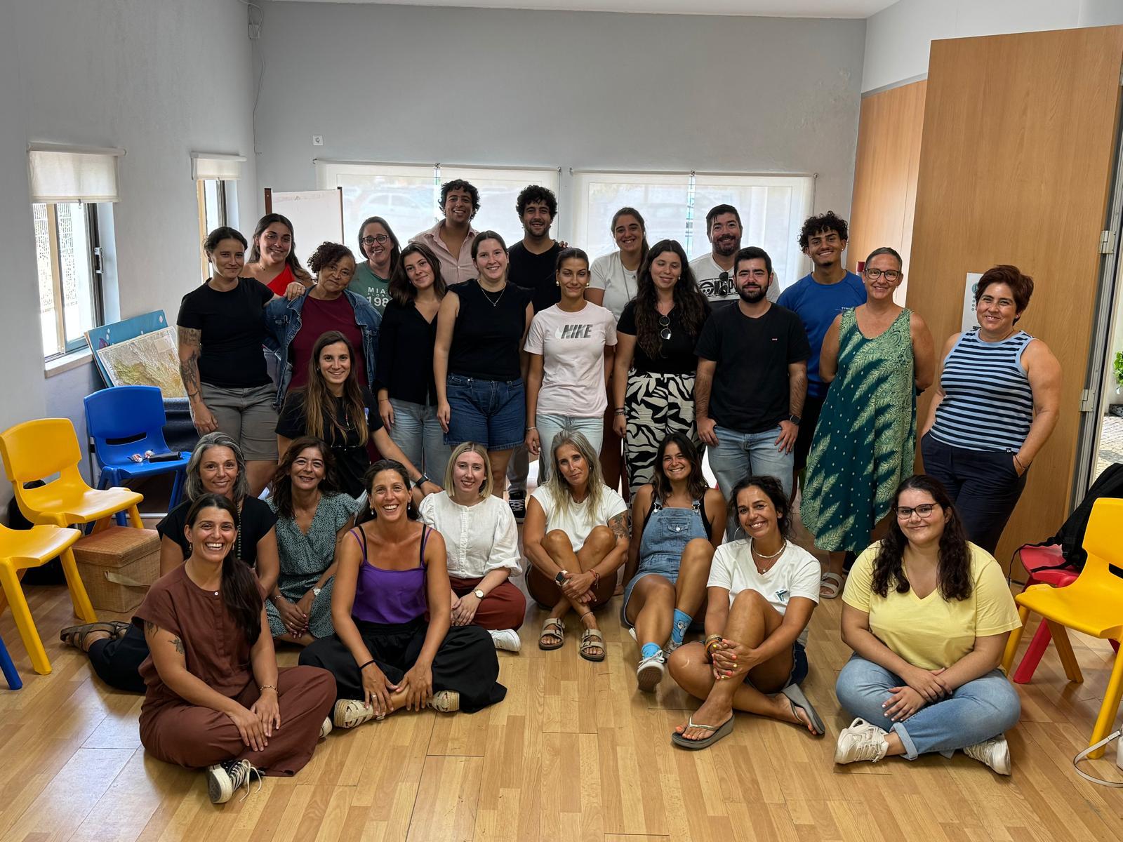 Equipa e parceiros em iniciativas comunitárias da Identidar.te em Setúbal