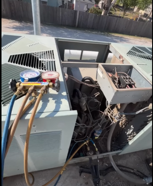 Rooftop commercial HVAC diagnostic testing and manifold gauges
