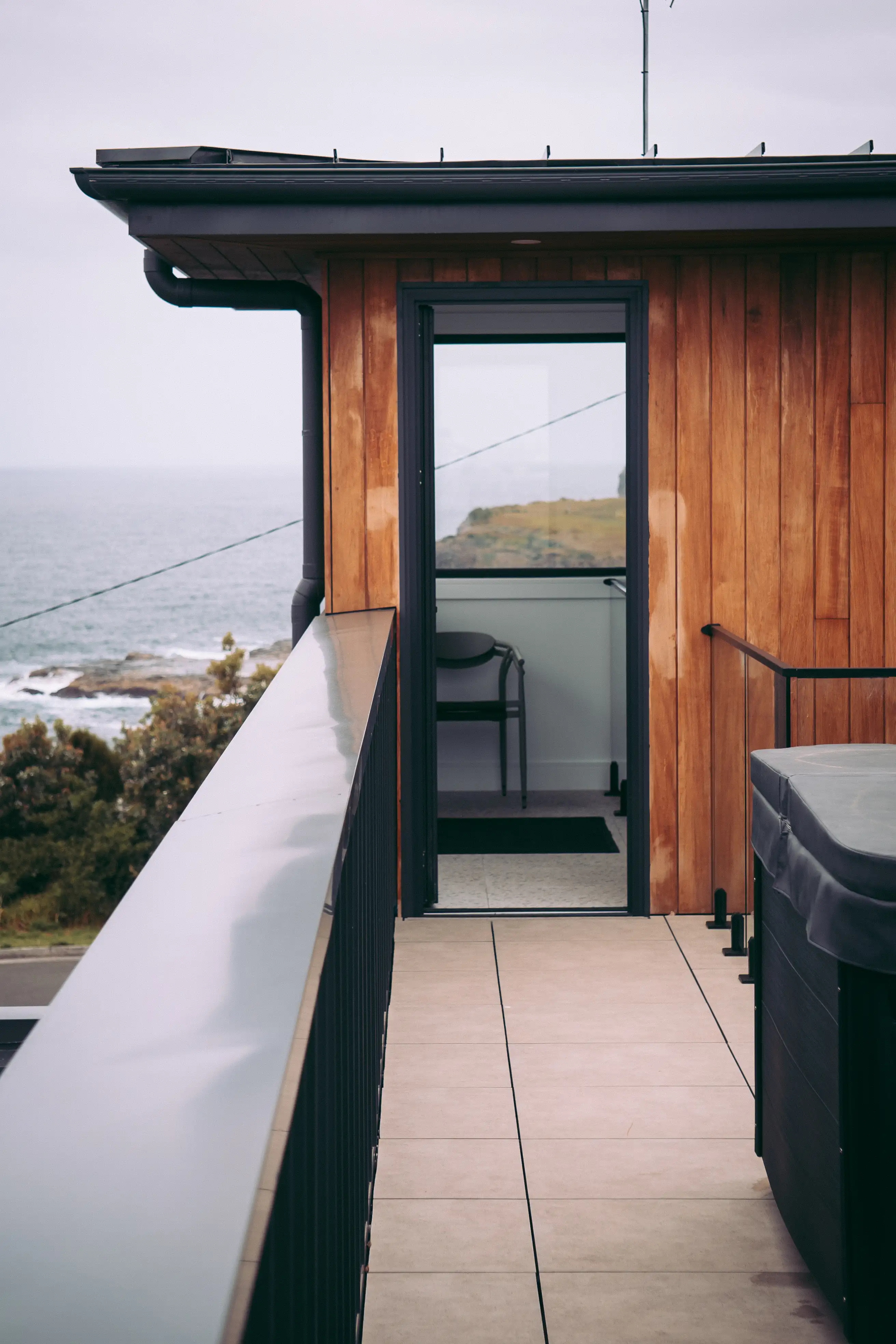 Kiama Duplex coastal balcony and timber detailing built by Perspective Constructions