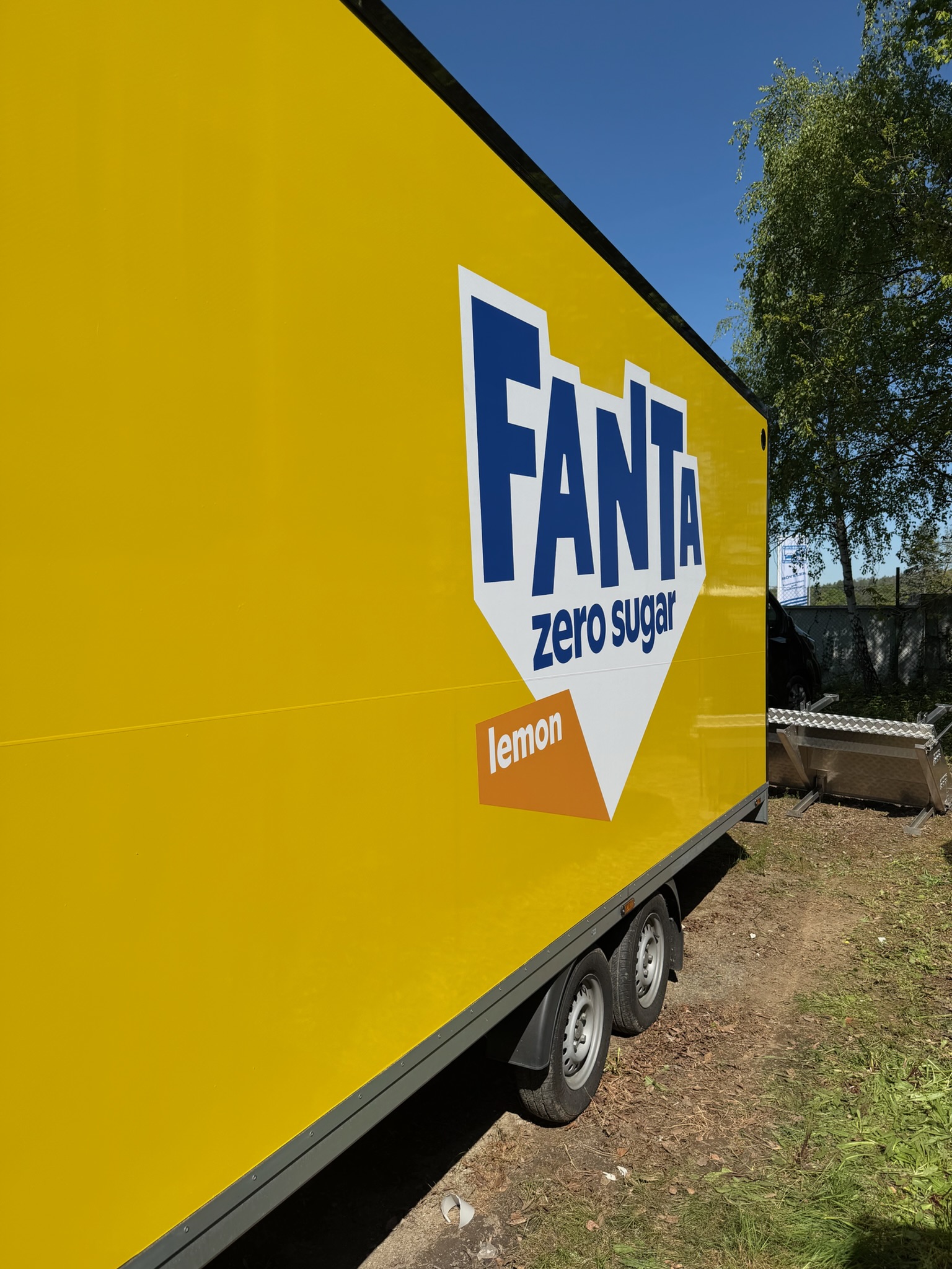 Lkw & Spezialfahrzeuge – nach der Folierung