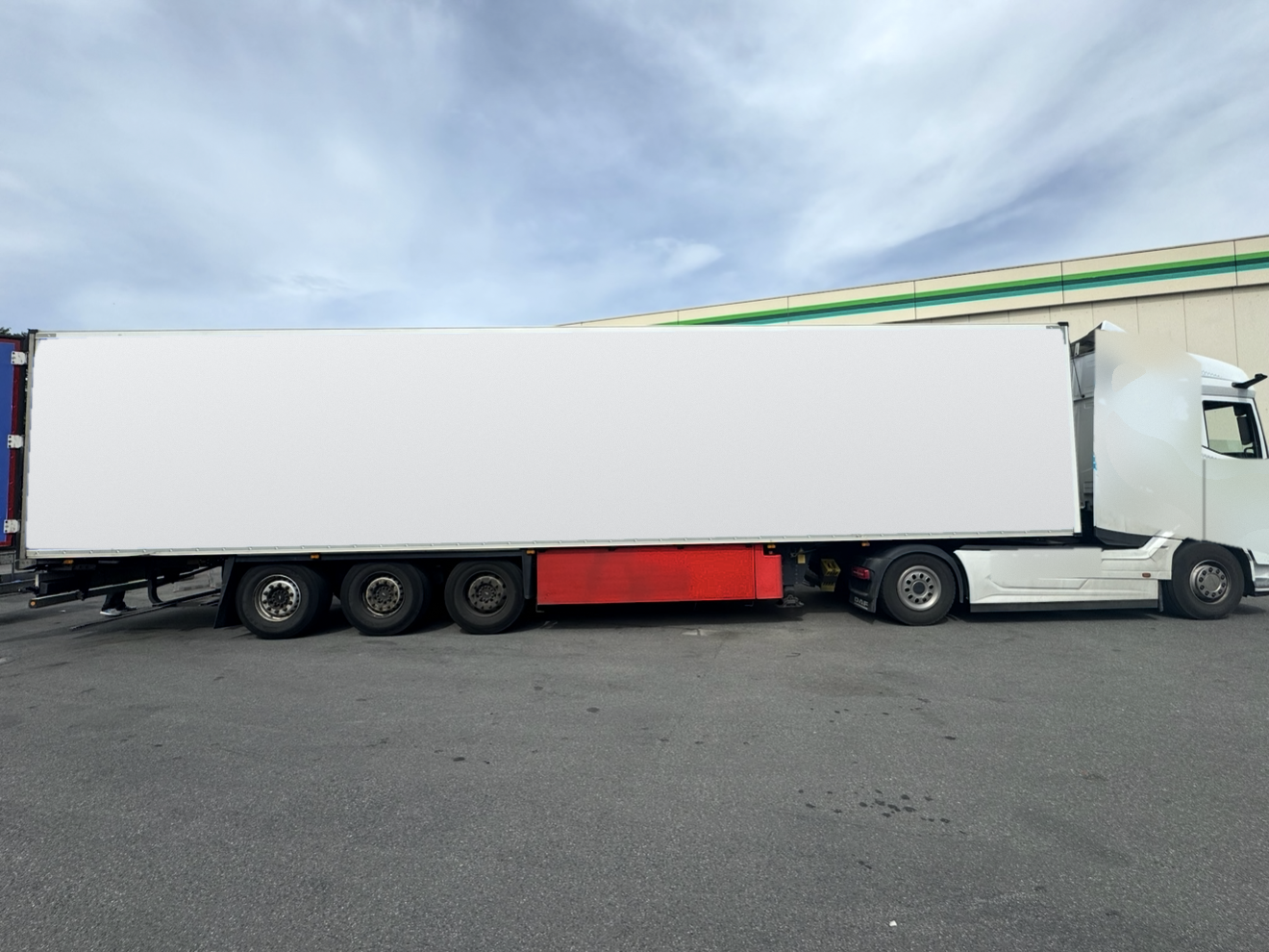 Lkw & Spezialfahrzeuge – vor der Folierung