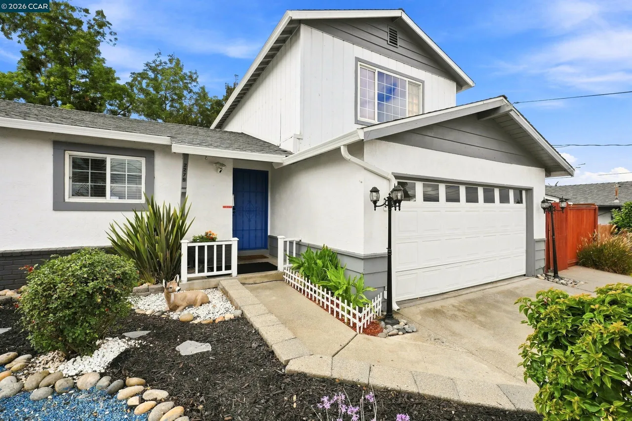 Front door entry at 2279 Saint George Dr