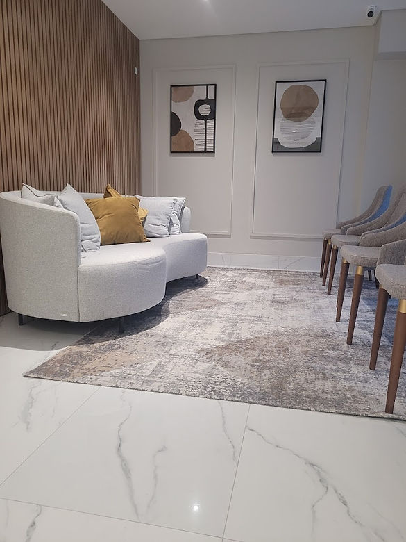 Ambiente de atendimento da clínica do Dr. Luiz Matos — recepção