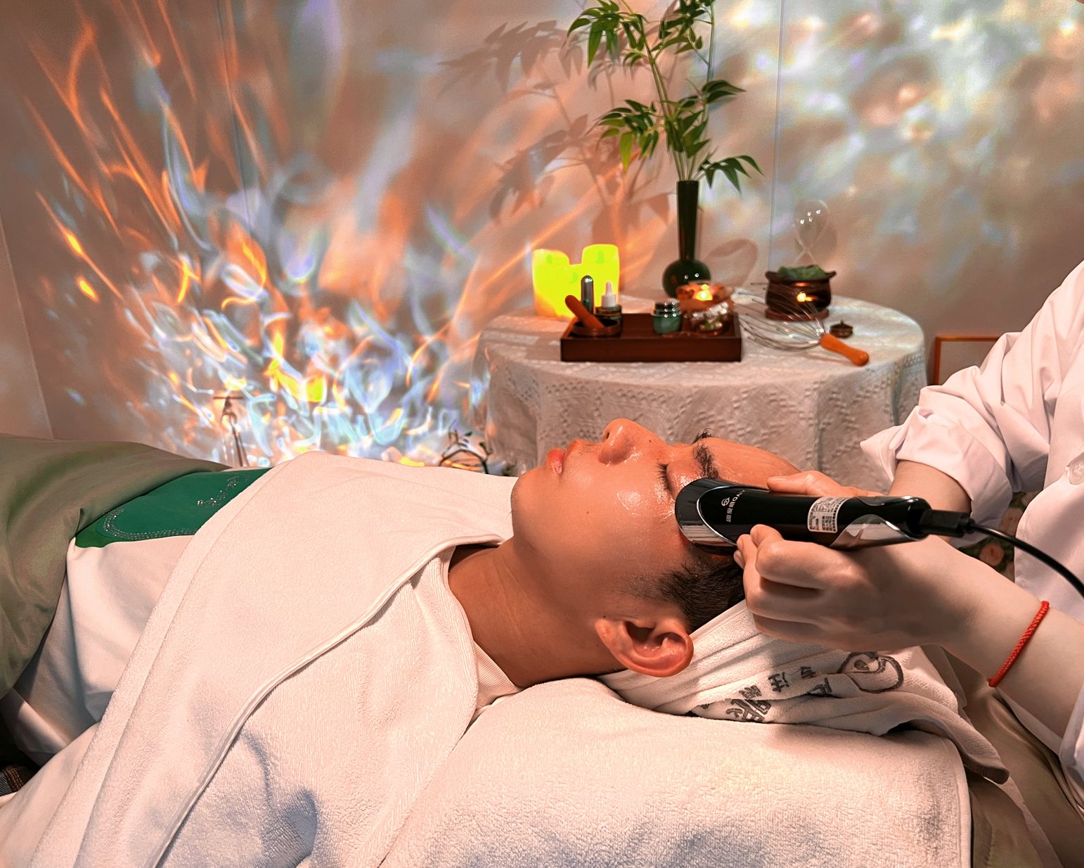 A relaxing 10-minute eye-area beauty-care session