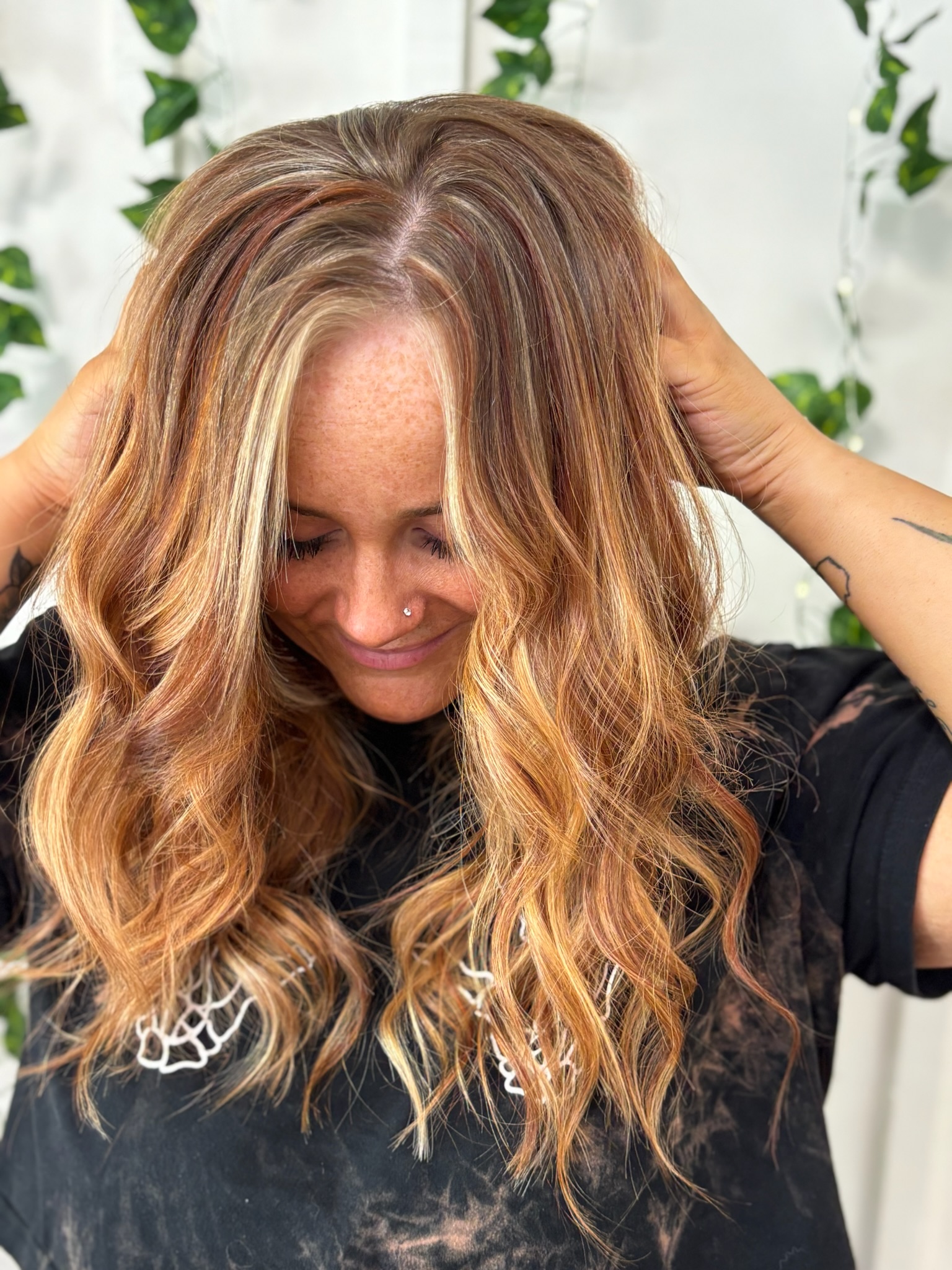 Warm dimensional golden copper highlights with beachy waves by Kalene