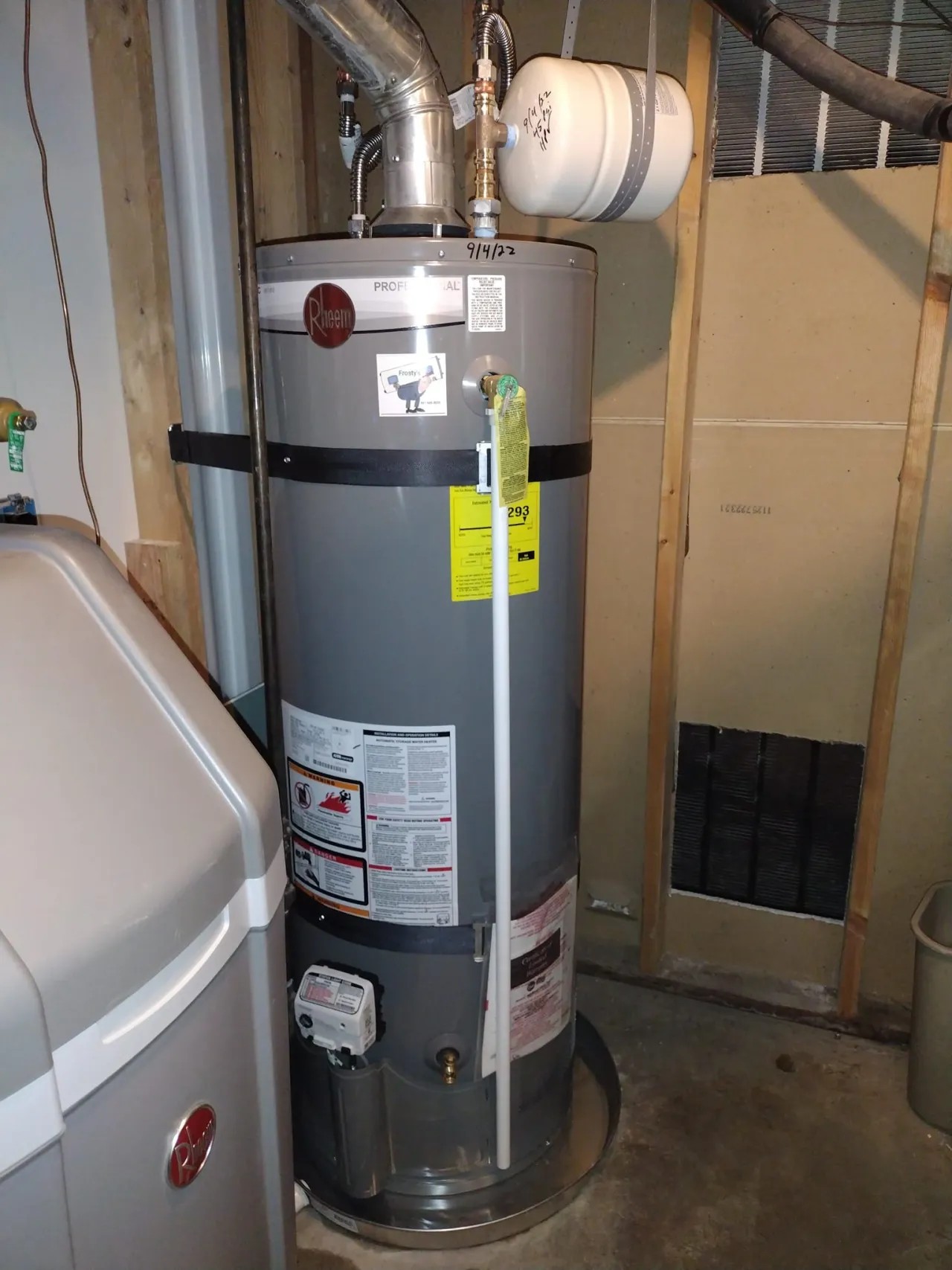 Gas water heater with expansion tank installed by Frosty's Elite Water Heater Service in Northern Utah