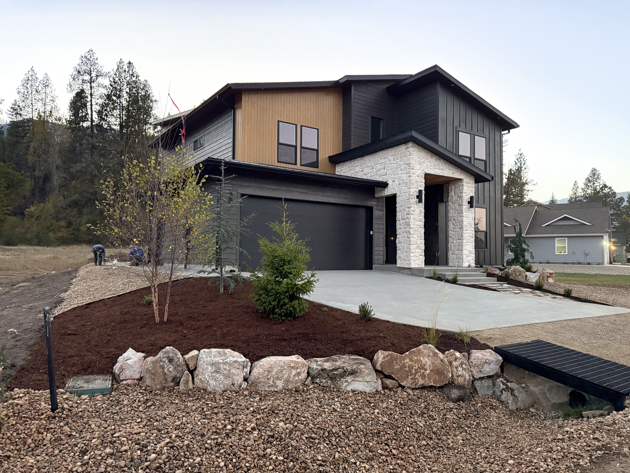 Front Yard Landscaping & Mulch Installation