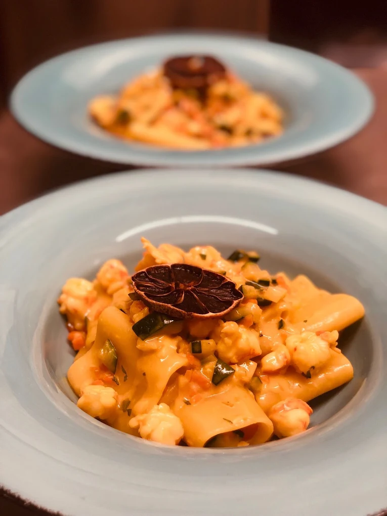 Calamarata ai crostacei con zucchine e arancia essiccata