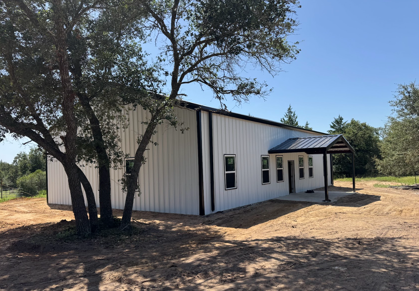 CUSTOM BARNDOMINIUM & PORCH