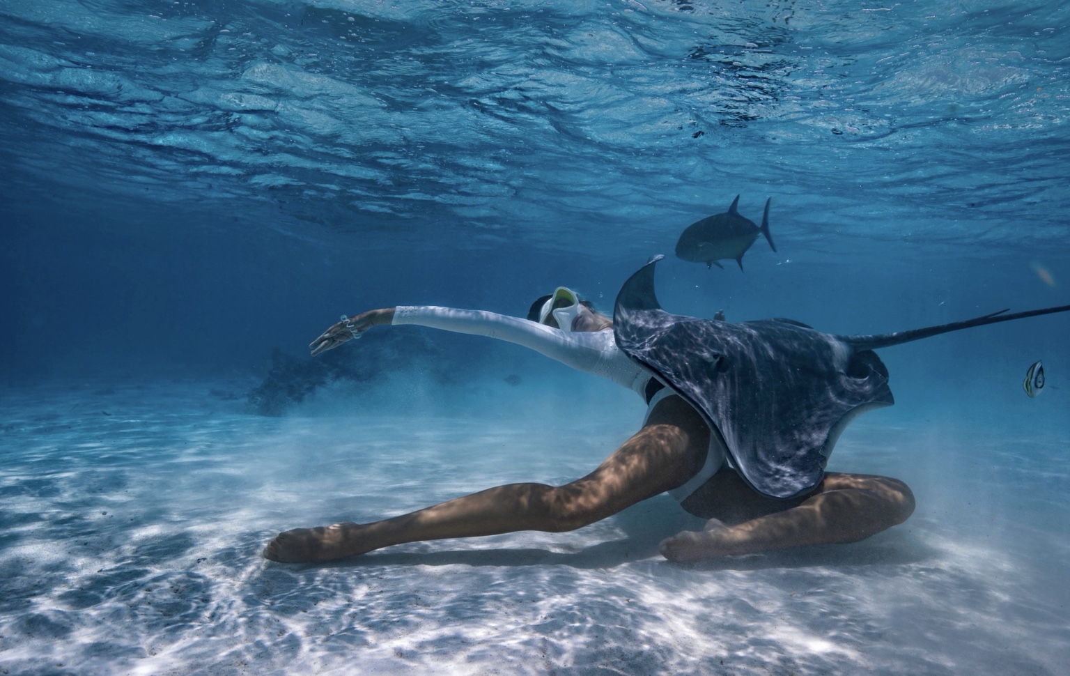 Kristina Makushenko dancing underwater with a stingray