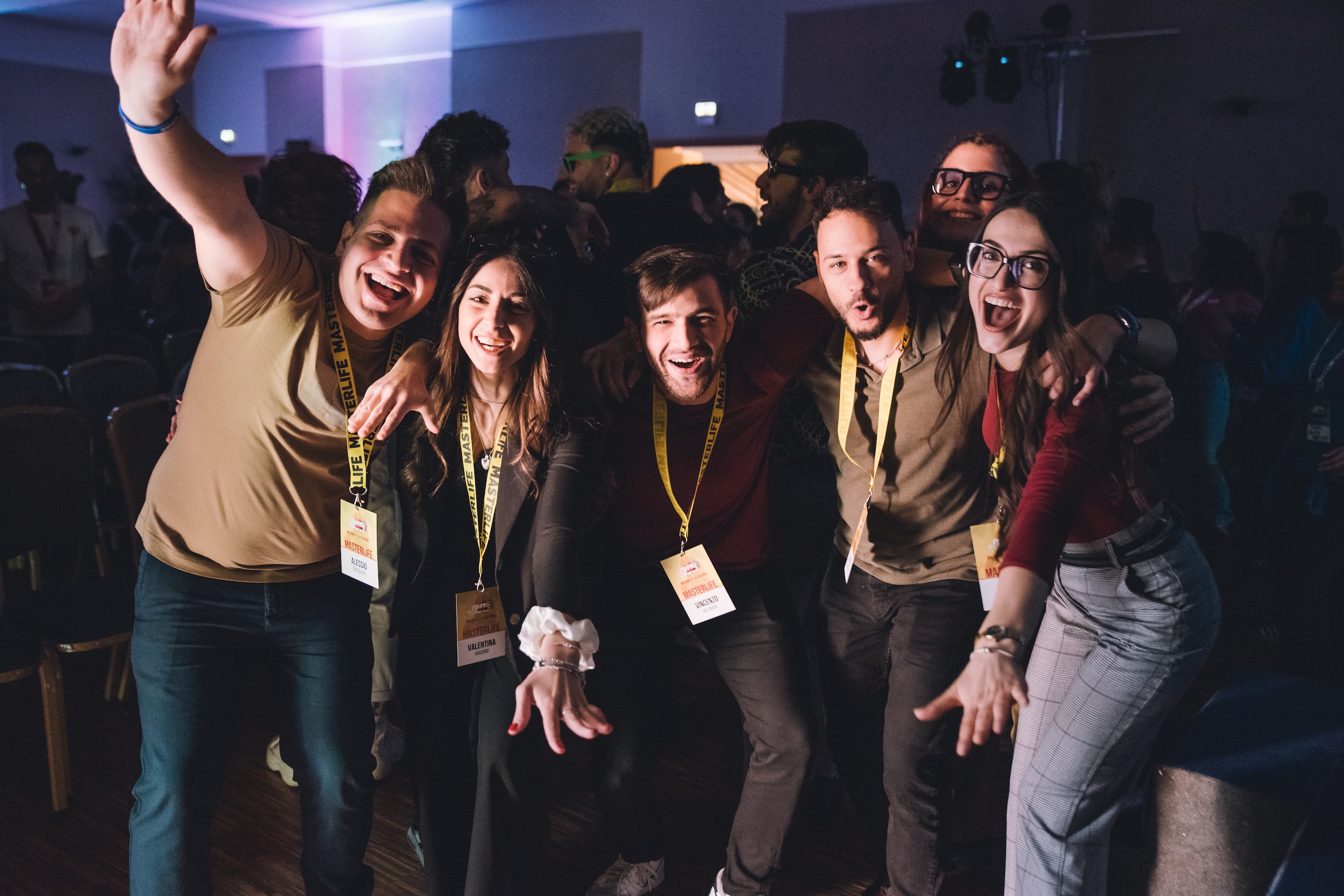 Community 107 e Lode — Giovani sorridenti