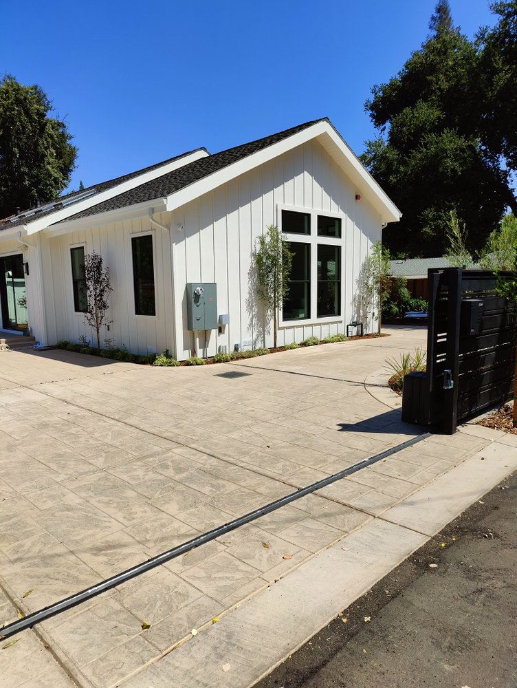 Coastal Modern Board & Batten ADU & Motor Court — Rhema Designs, Costa Mesa, CA