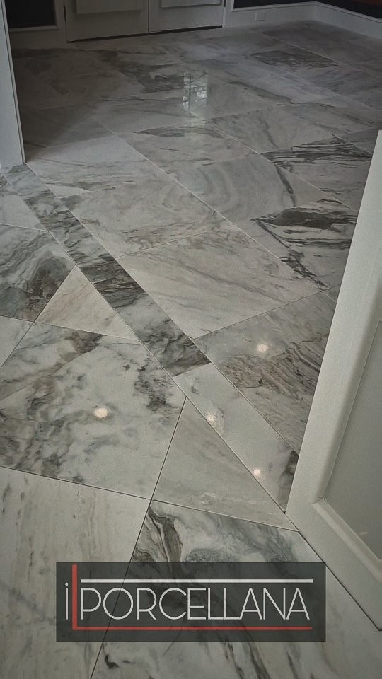 Luxury kitchen with a floor-to-ceiling custom stone feature wall and full-height slab backsplash