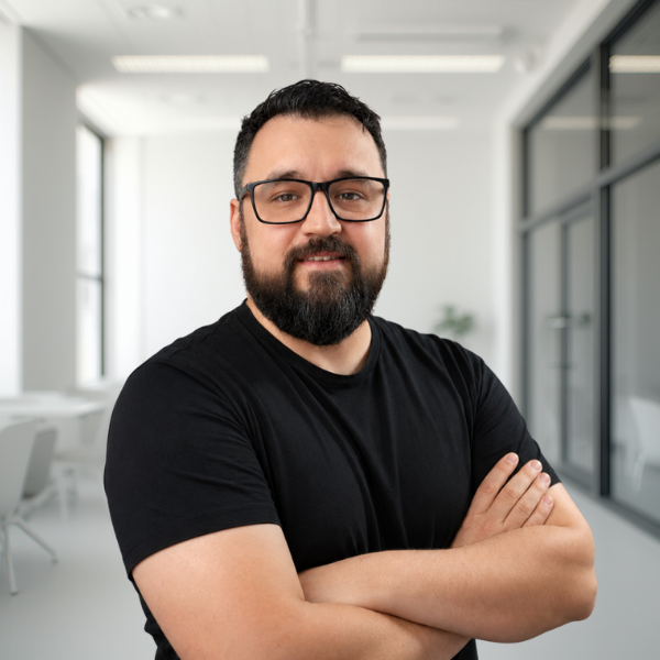 Eduardo Bärr trabajando en Genera Clientes